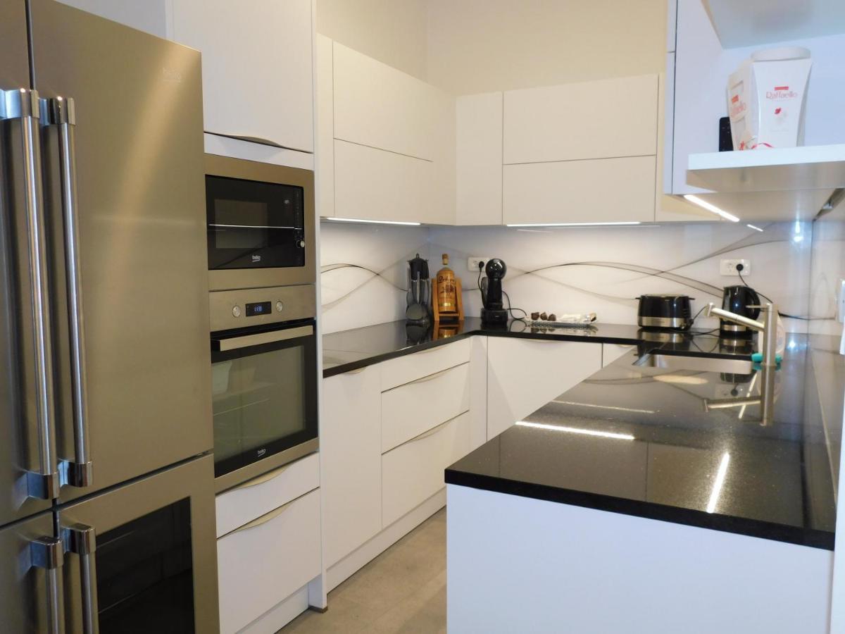 Modern Apartment Hrenova Street Любляна Экстерьер фото