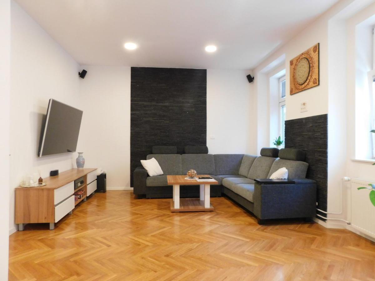 Modern Apartment Hrenova Street Любляна Экстерьер фото