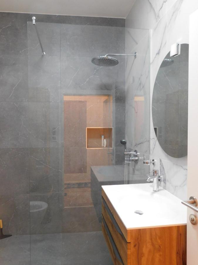 Modern Apartment Hrenova Street Любляна Экстерьер фото