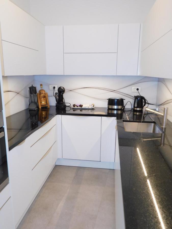 Modern Apartment Hrenova Street Любляна Экстерьер фото